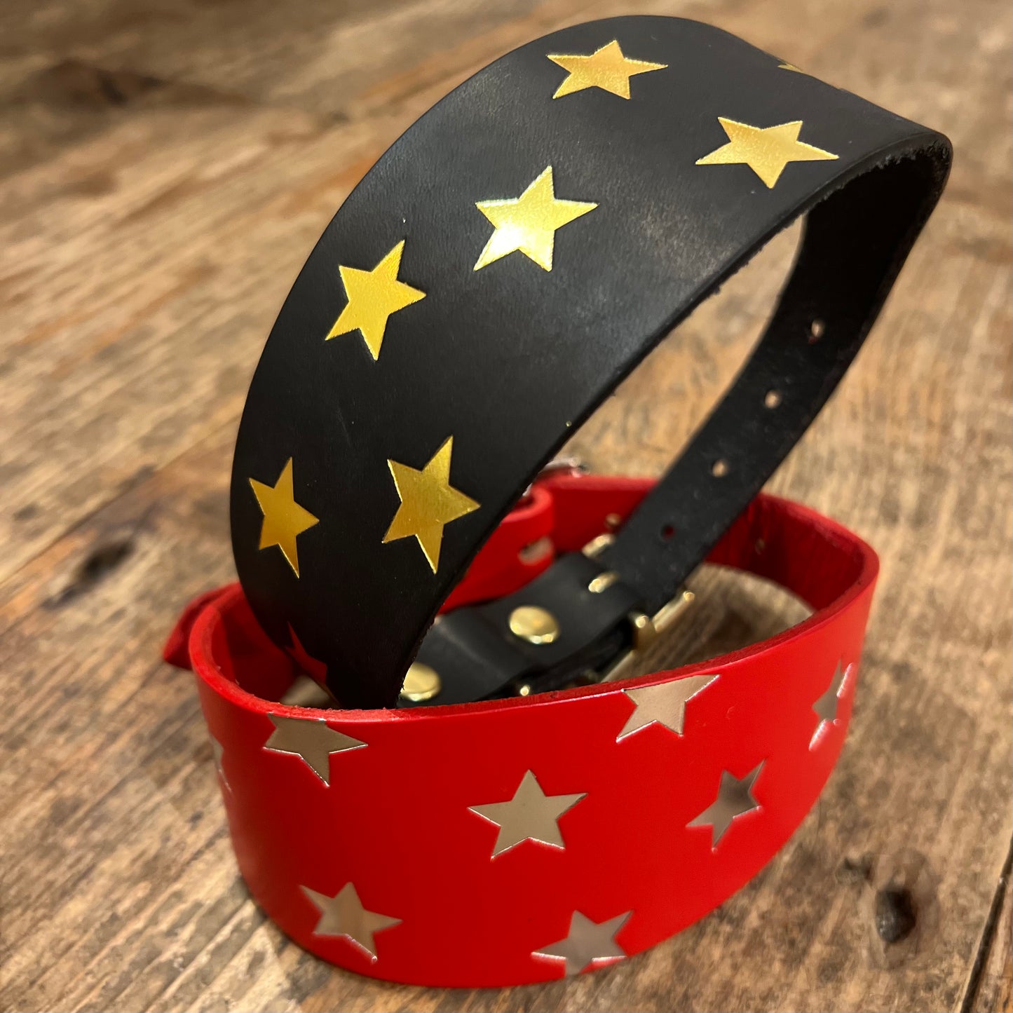 Star printed leather collars and cuffs