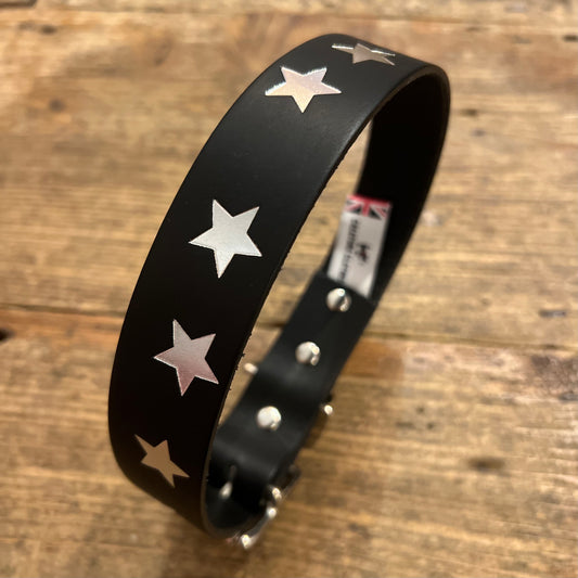 Star printed leather collars and cuffs