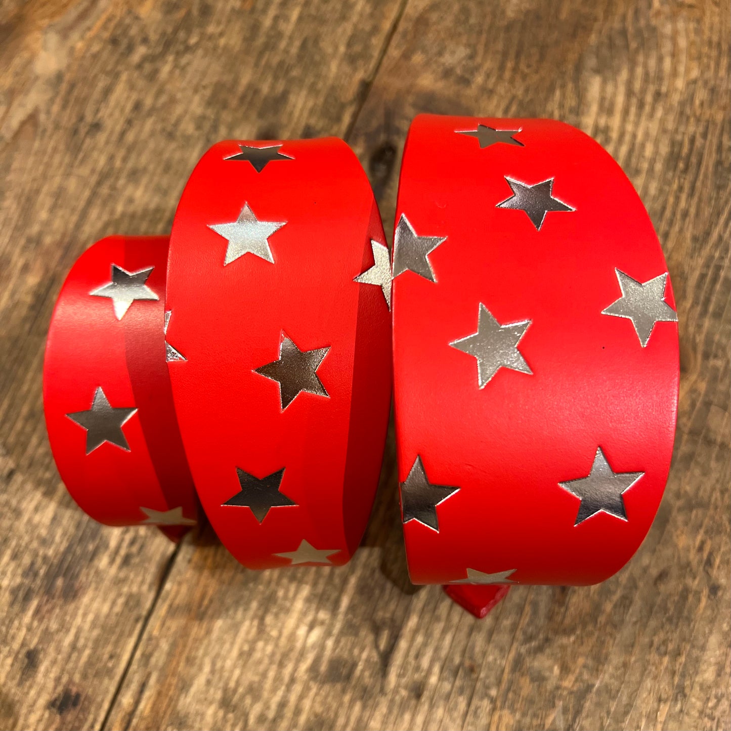 Star printed leather collars and cuffs