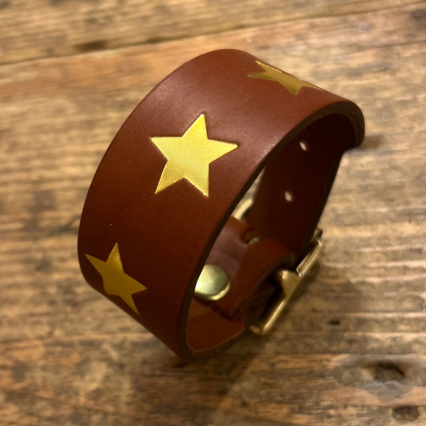 Star printed leather collars and cuffs