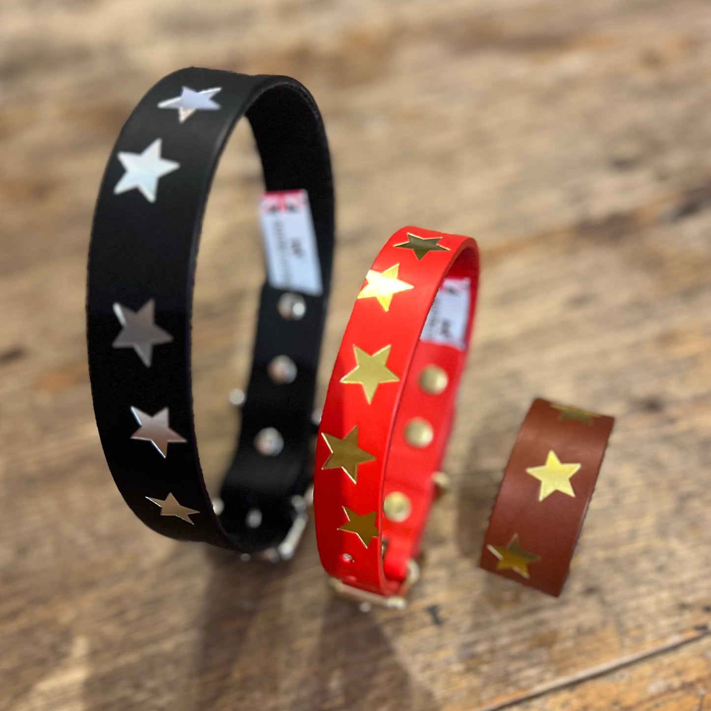 Star printed leather collars and cuffs