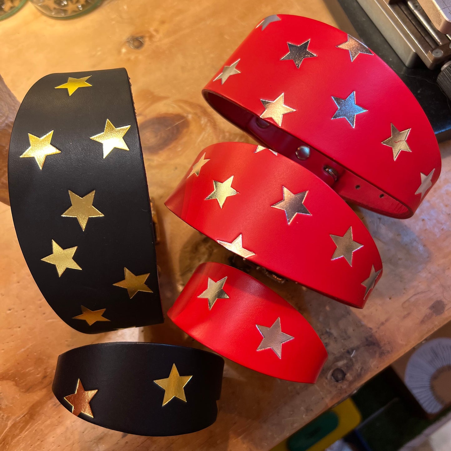 Star printed leather collars and cuffs